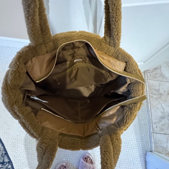 NEW WITH TAGS LULULEMON QUILTED GRID TOTE/ FLEECE XL/ 26L - Picture 7 of 7